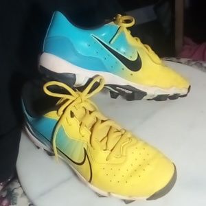 Nike  Max  tennis shoes  Size 5 Youth And /Or Ladies 6.5.